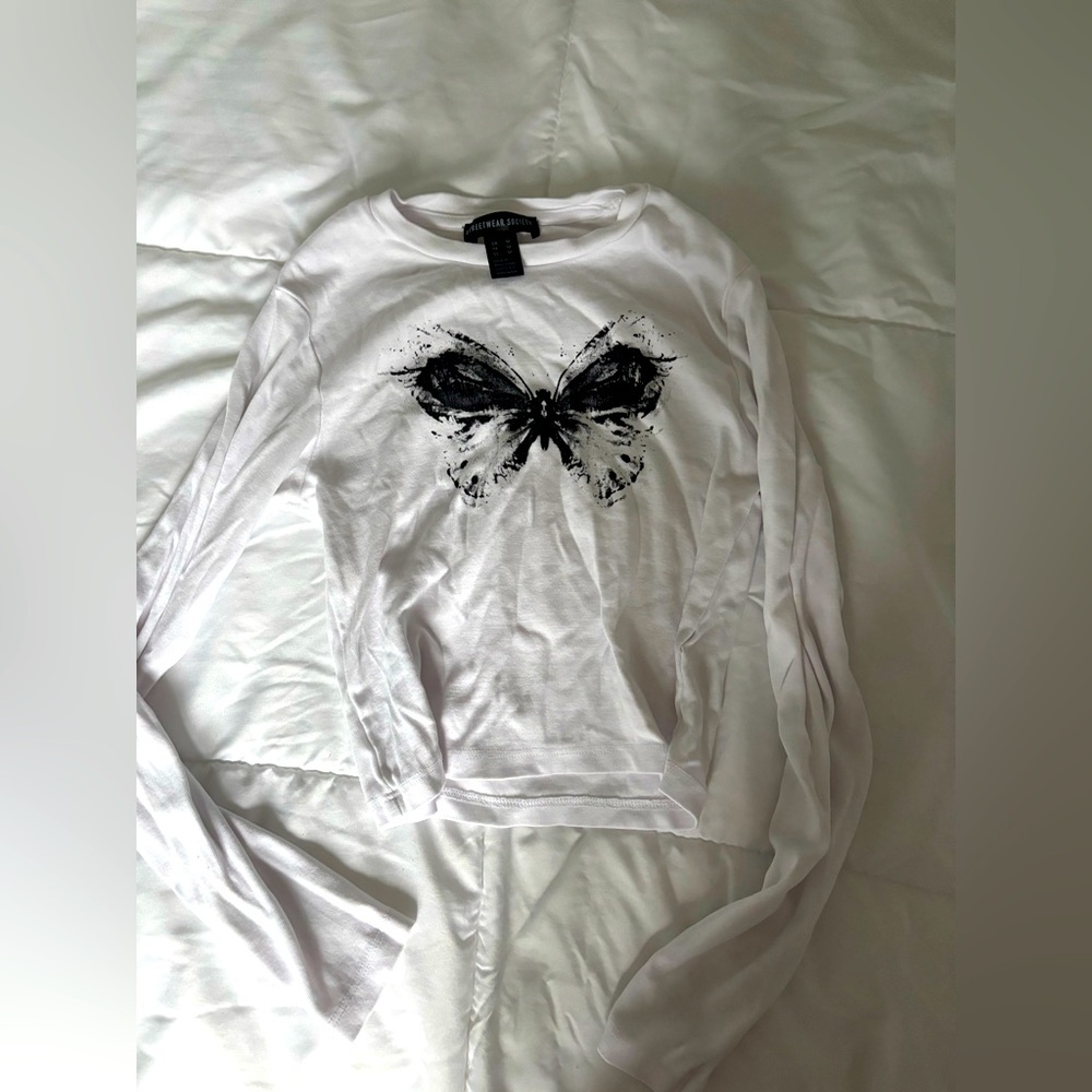 Streetwear Society White Graphic Long Sleeve cropped